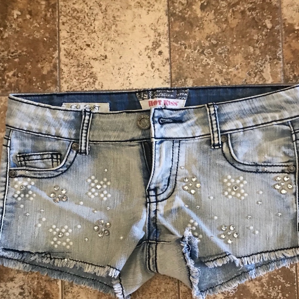HOT KISS SHORTS